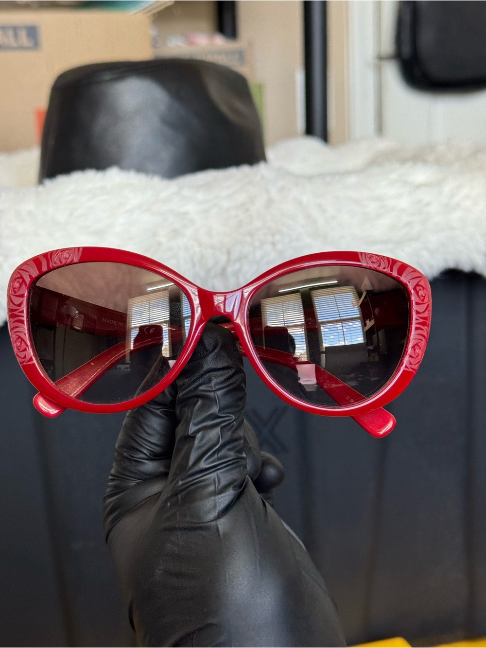 Valentino V617S Red Cat-Eye Women’s Sunglasses Floral Sculpting Italy Rare Pair